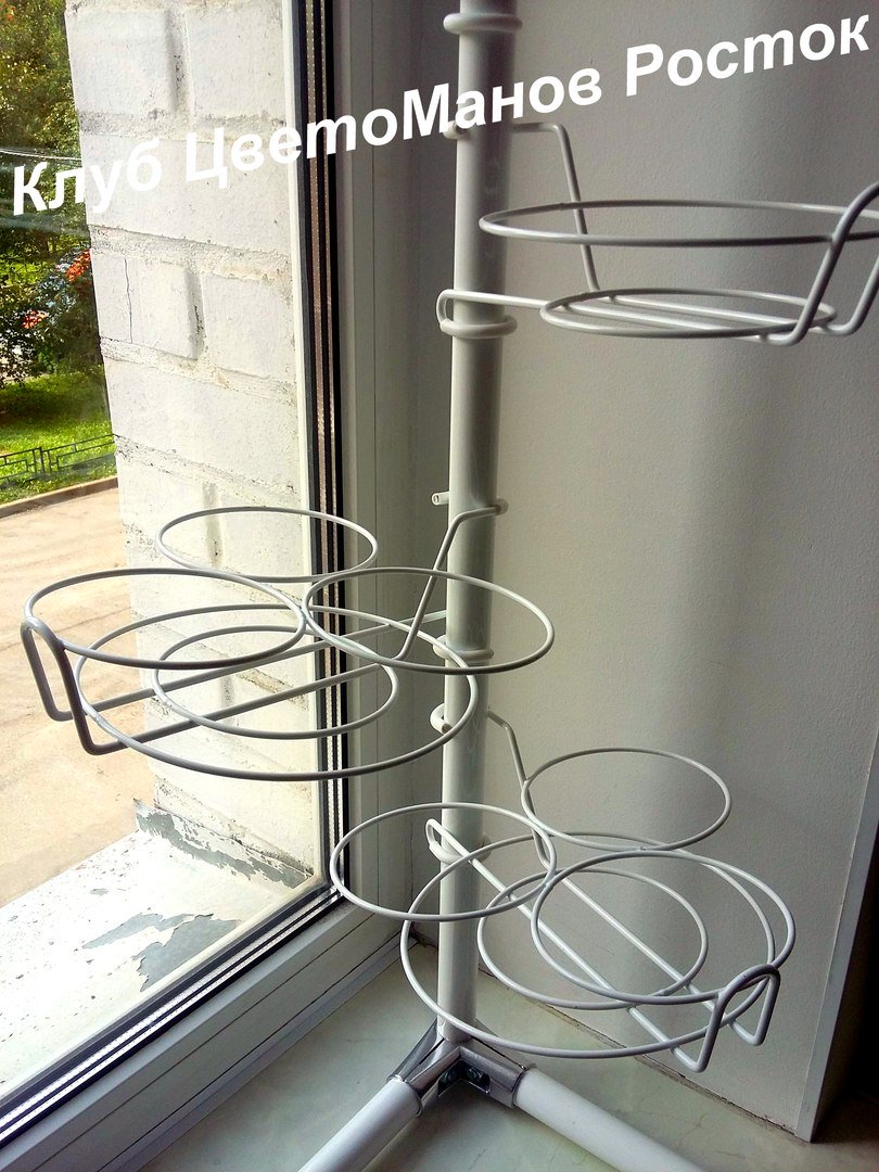 подставка на окно угловая металлическая с ножками. Фото N33